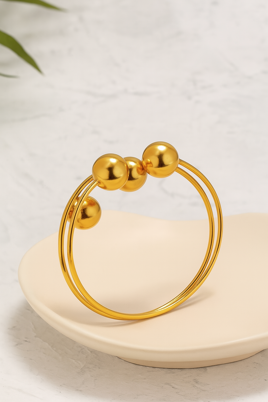 Elegant open ball bracelet