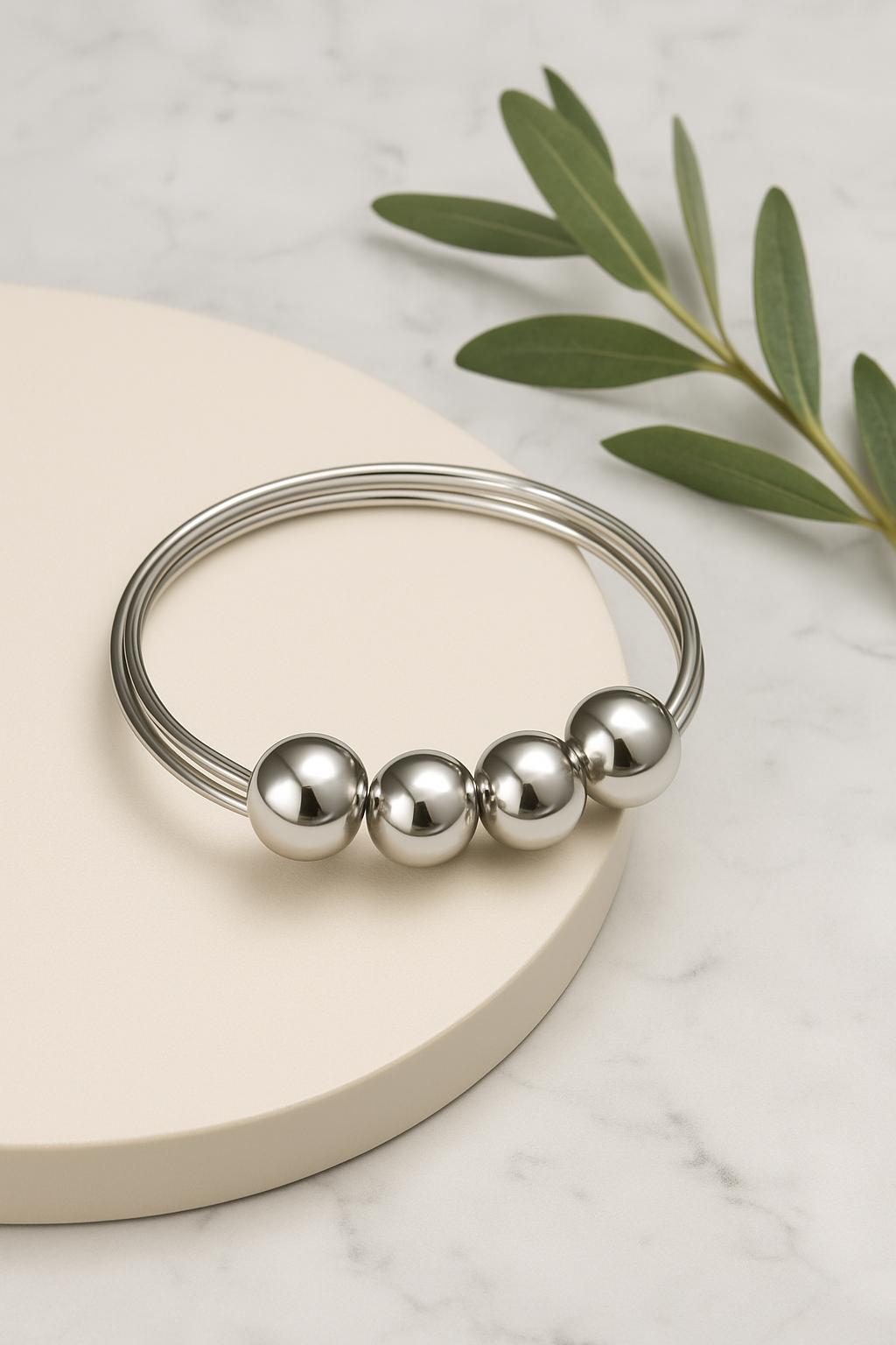 Elegant open ball bracelet