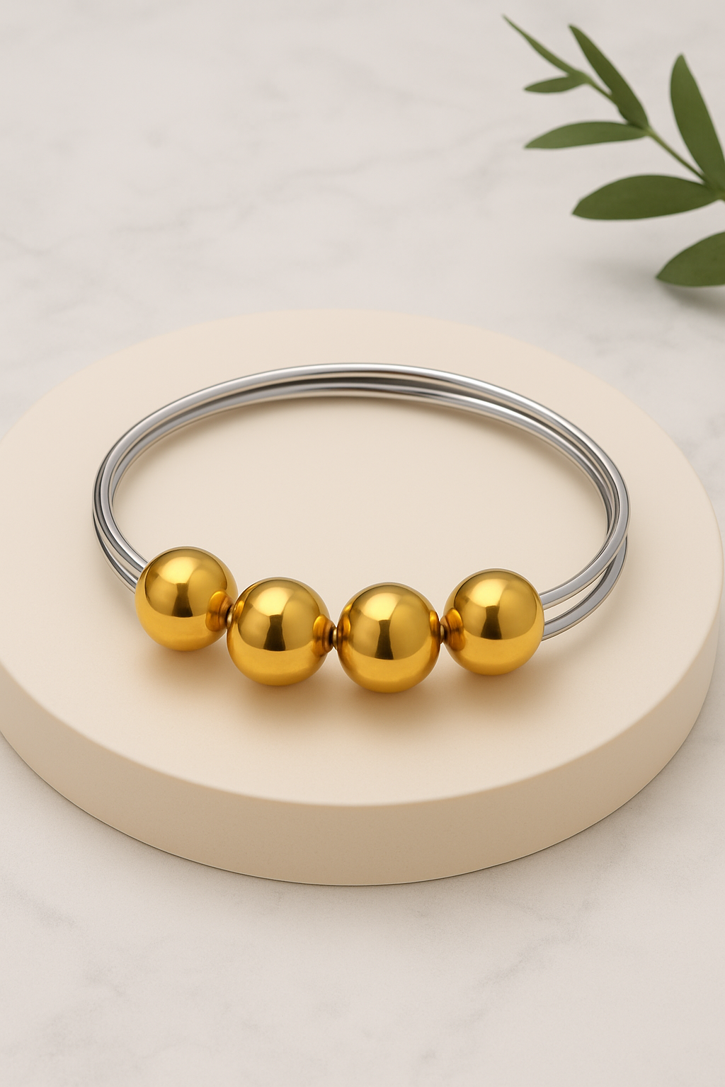 Elegant open ball bracelet