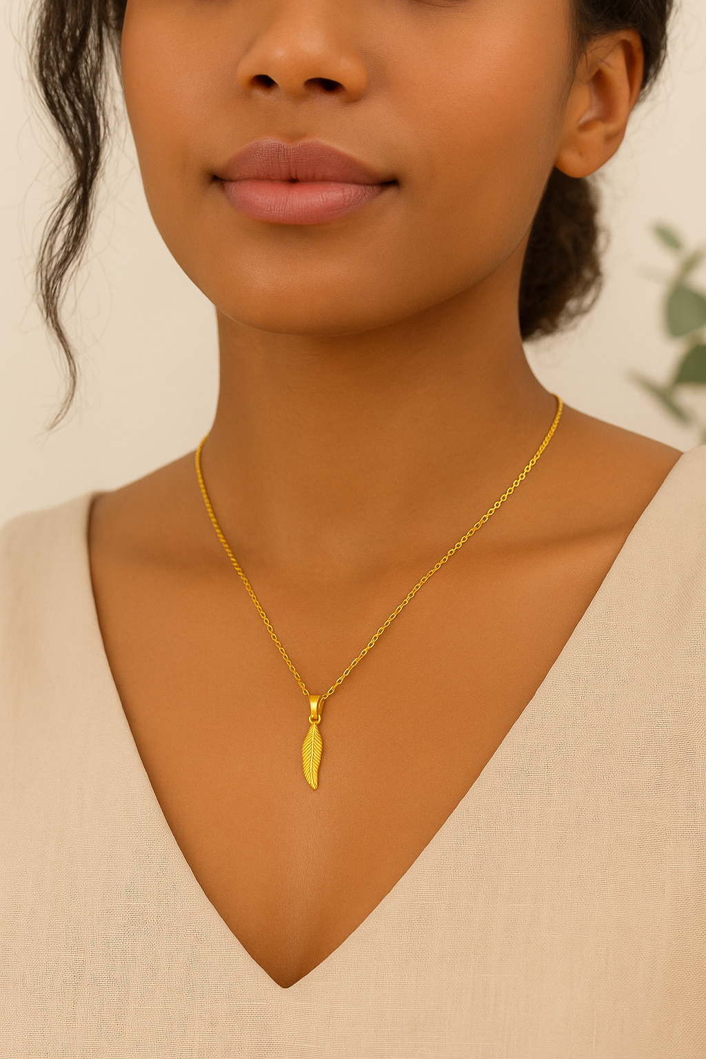 Feather pendant necklaces