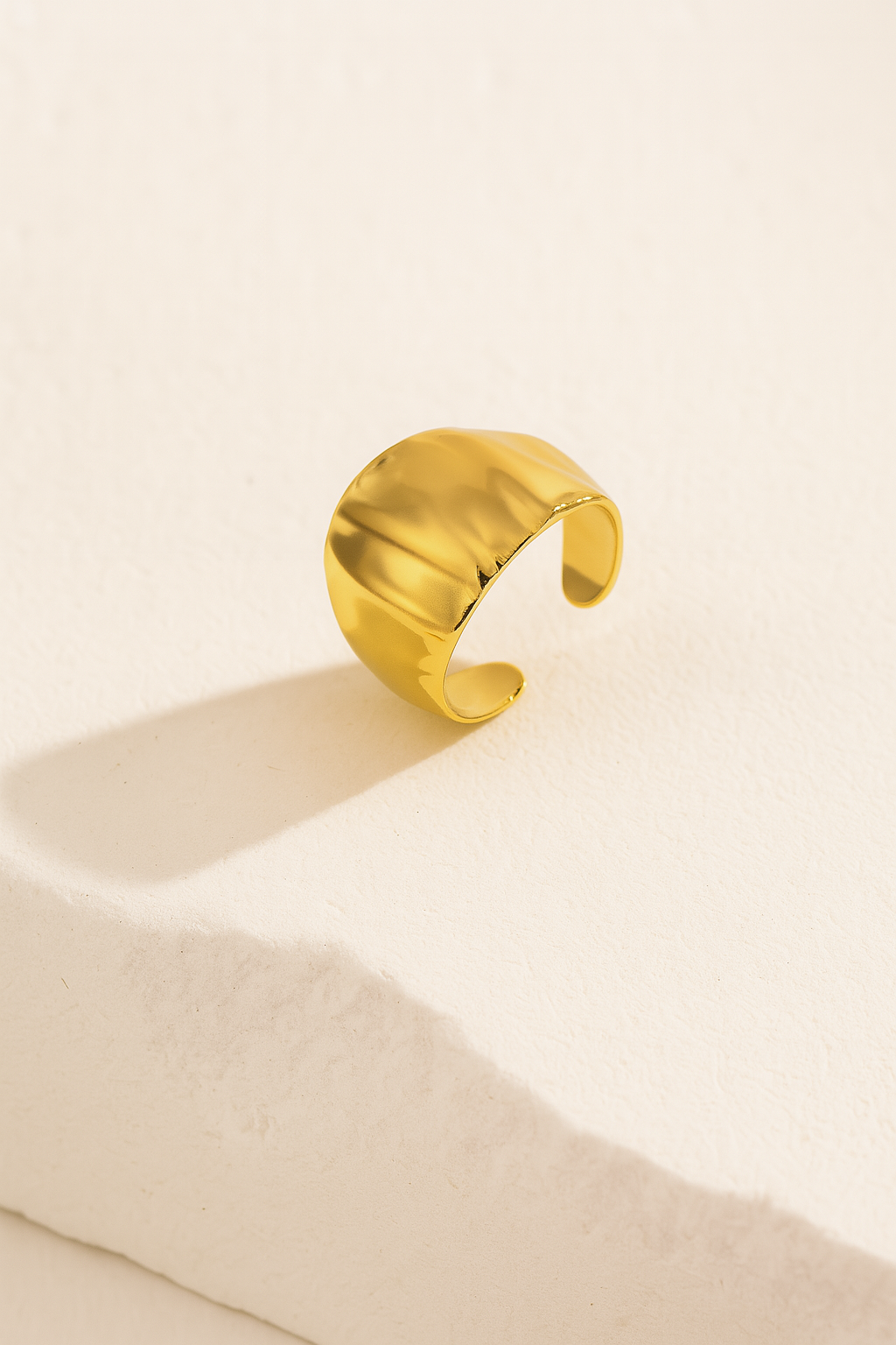 Domed geometric open ring