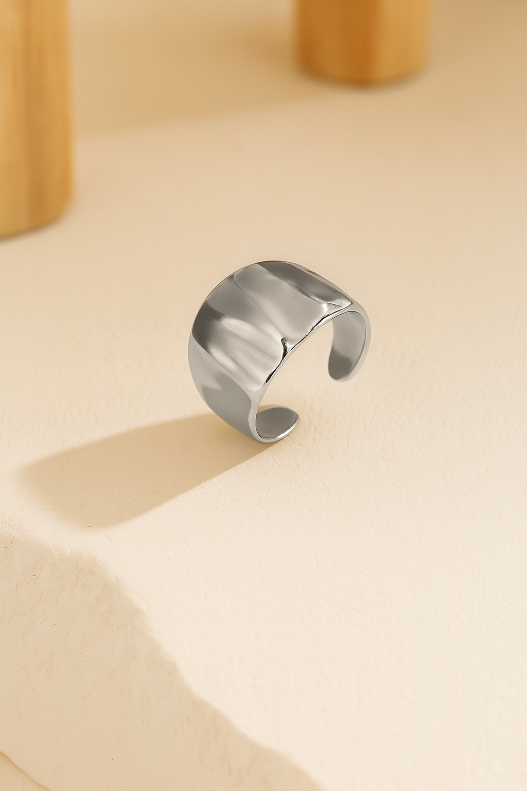 Domed geometric open ring