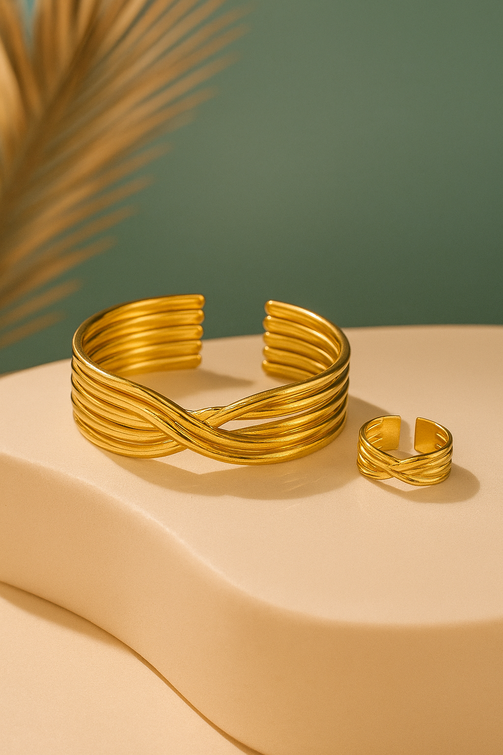Elegant jewelry set with crossover patterns