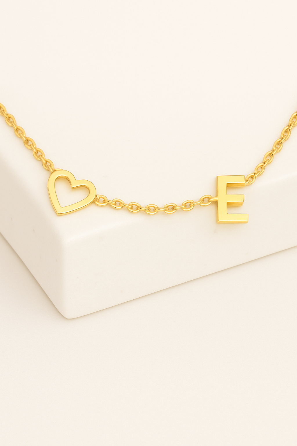 Ankle bracelet with chain and hollow heart