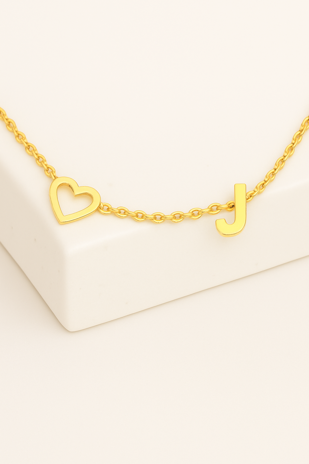 Ankle bracelet with chain and hollow heart