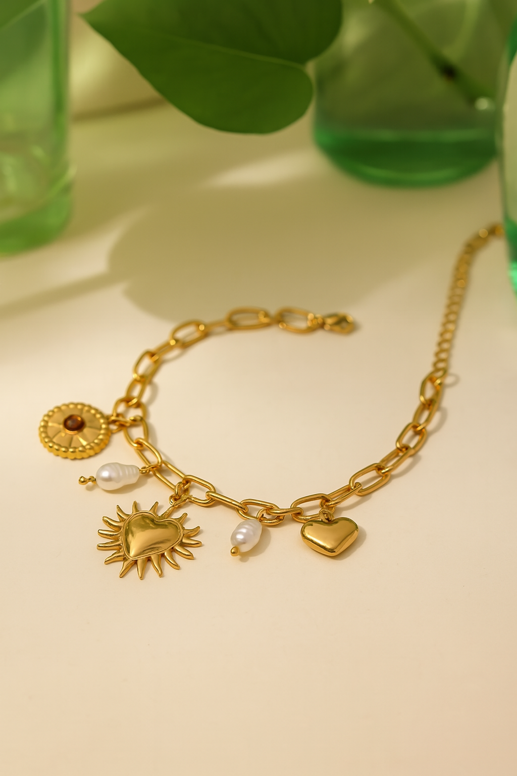 Trendy bracelet with heart pendant