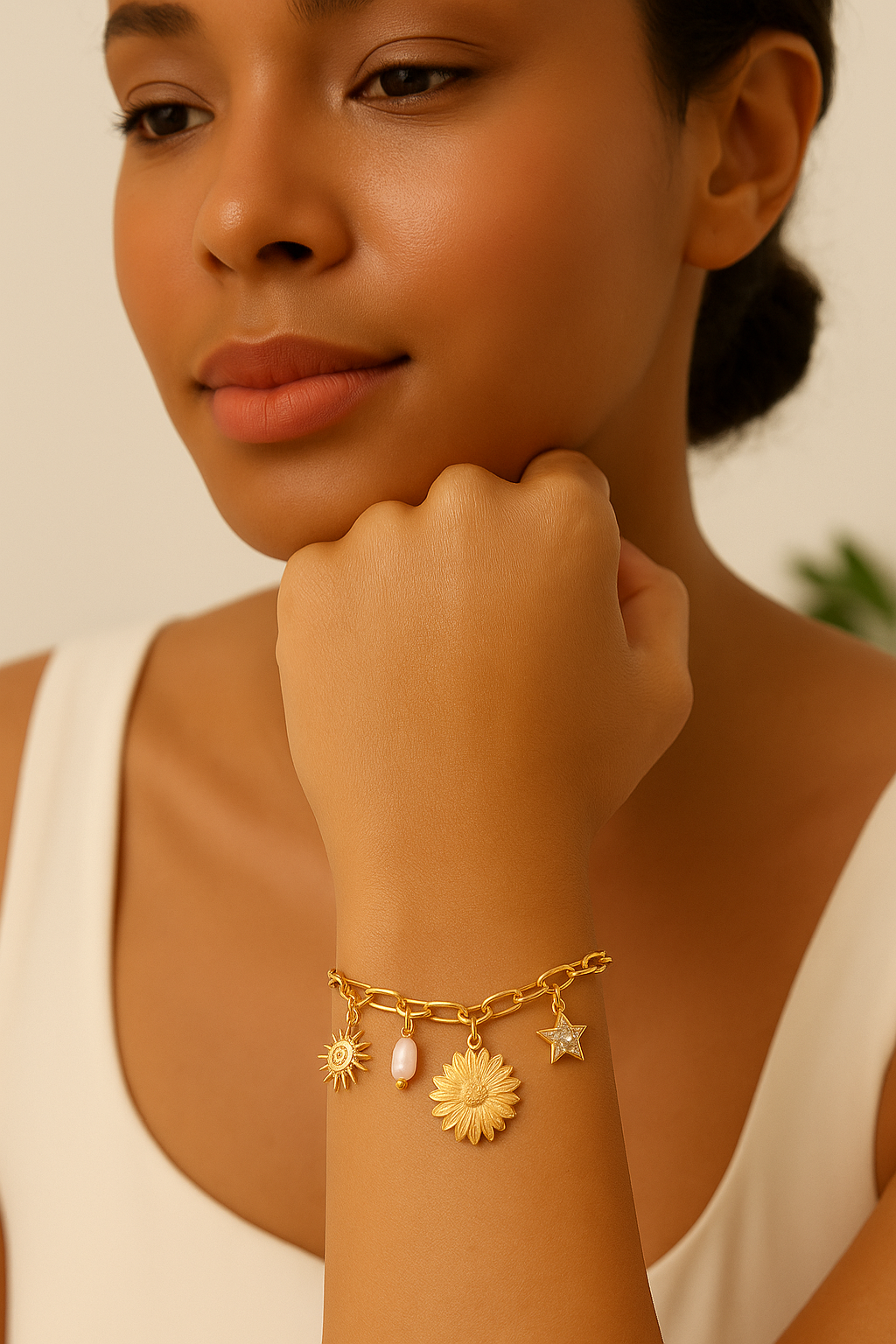Trendy bracelet with flower pendant