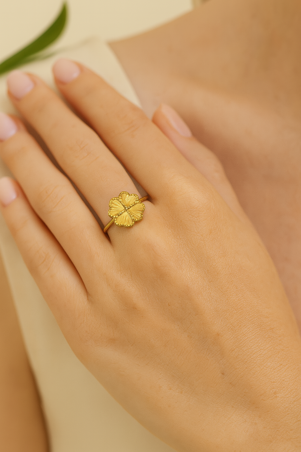 Elegant Floral Pattern Ring