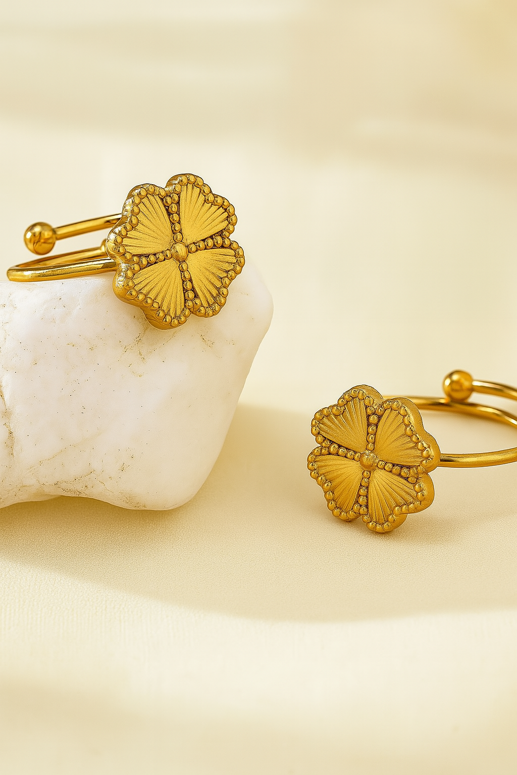 Elegant Floral Pattern Ring