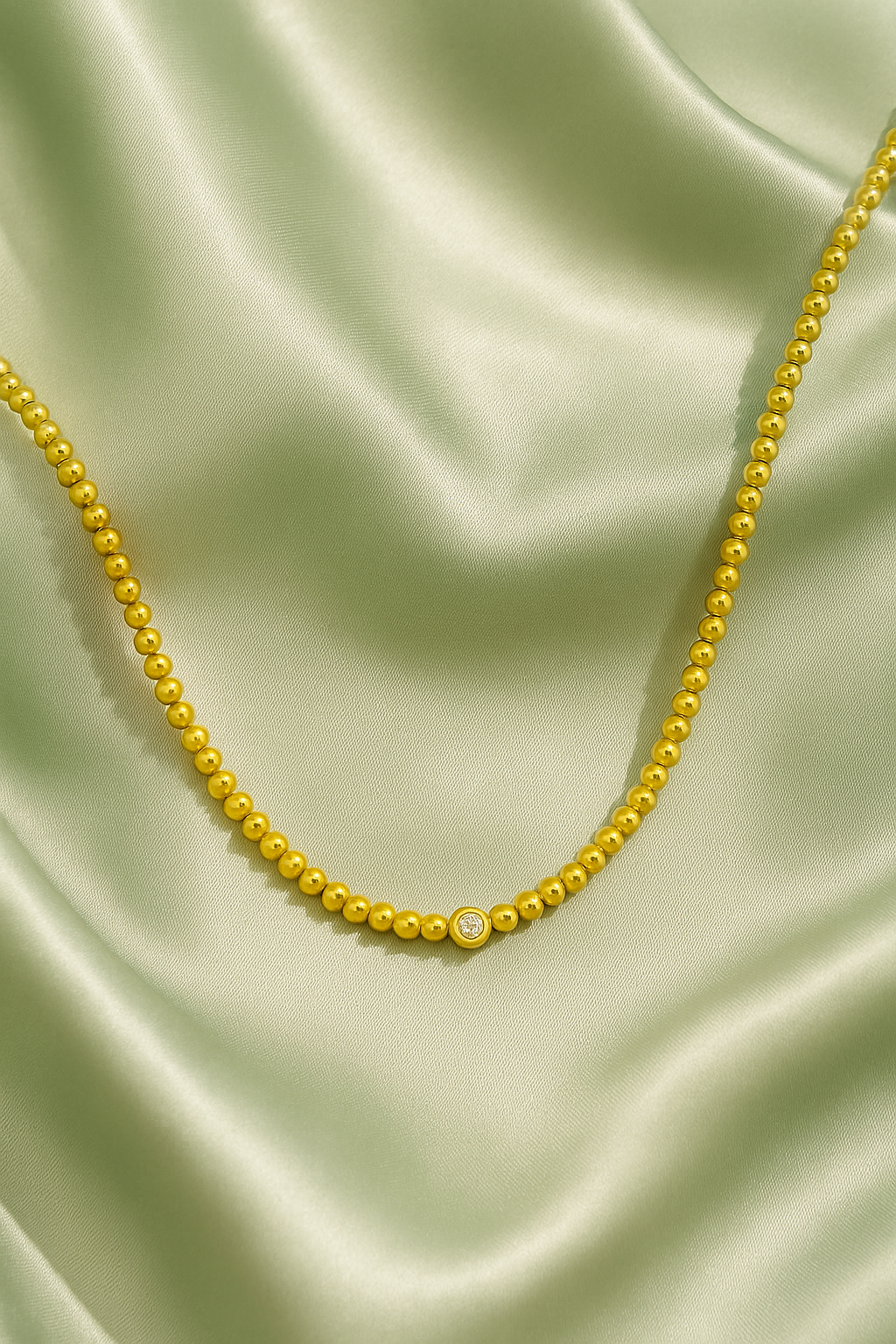 Elegant style necklace with embedded diamond