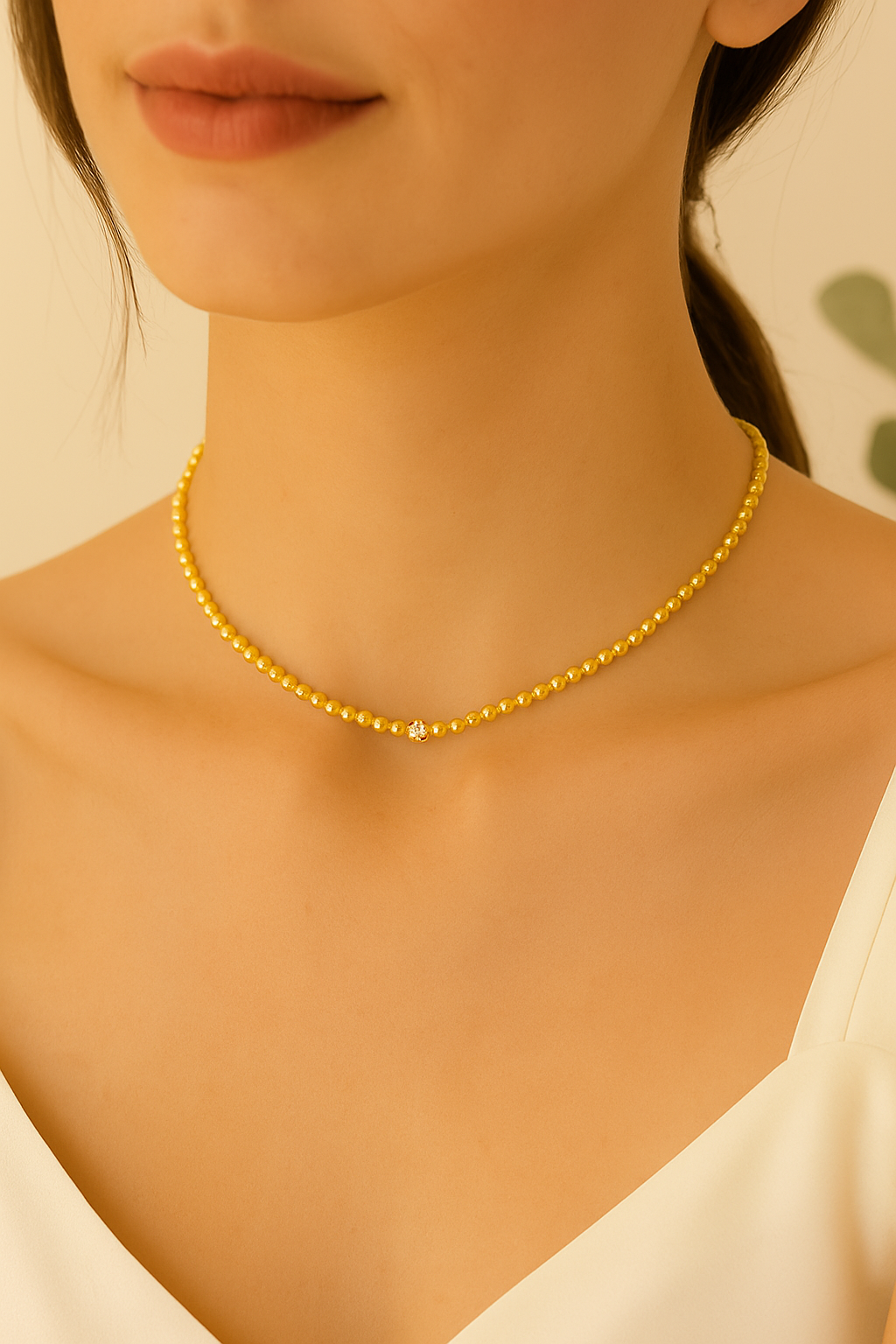 Elegant style necklace with embedded diamond