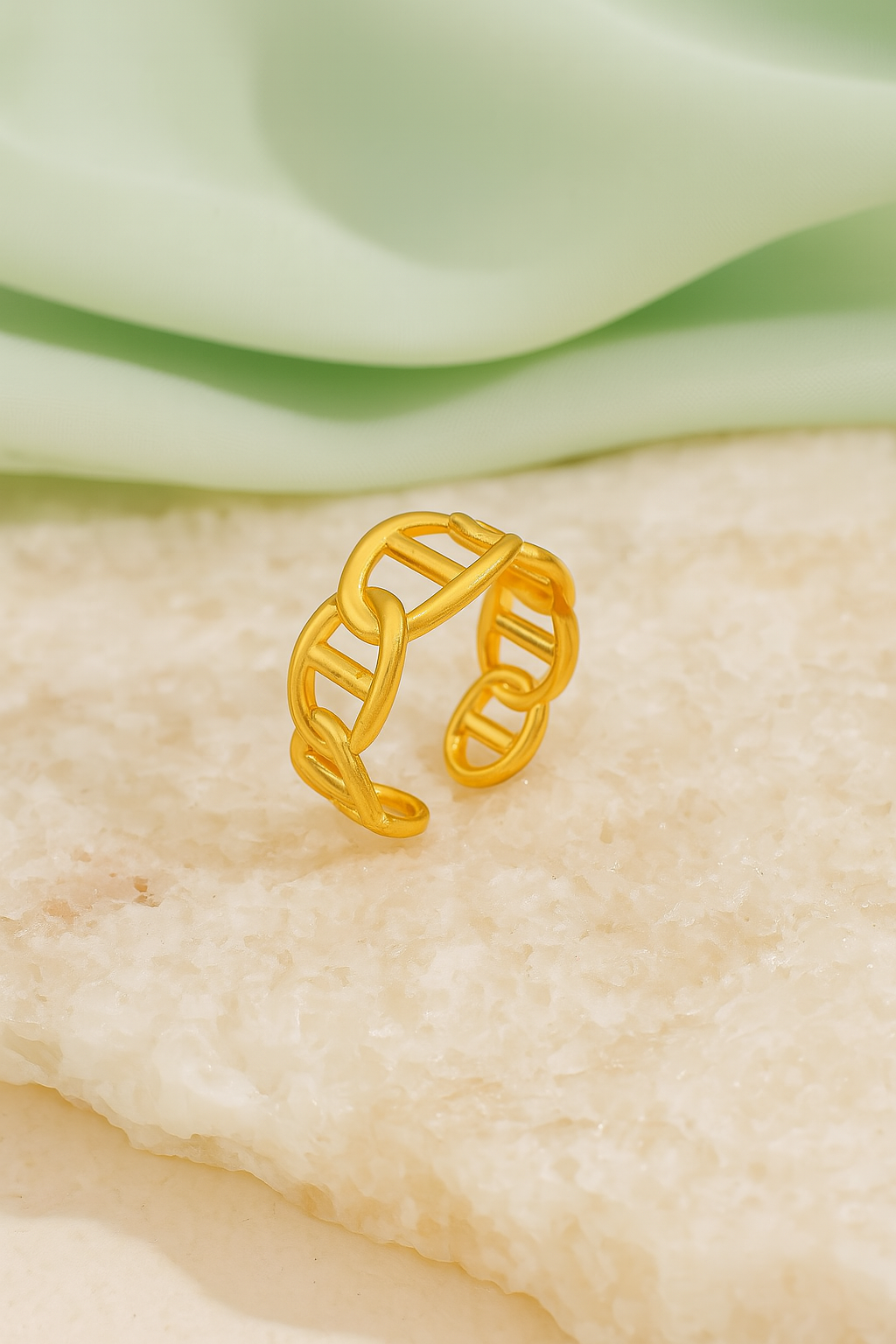 Original patterned ring with chic style
