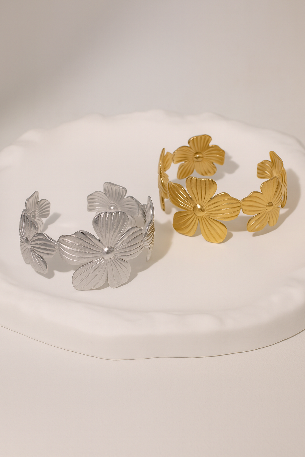 Elegant Five-Petal Flower Bracelet