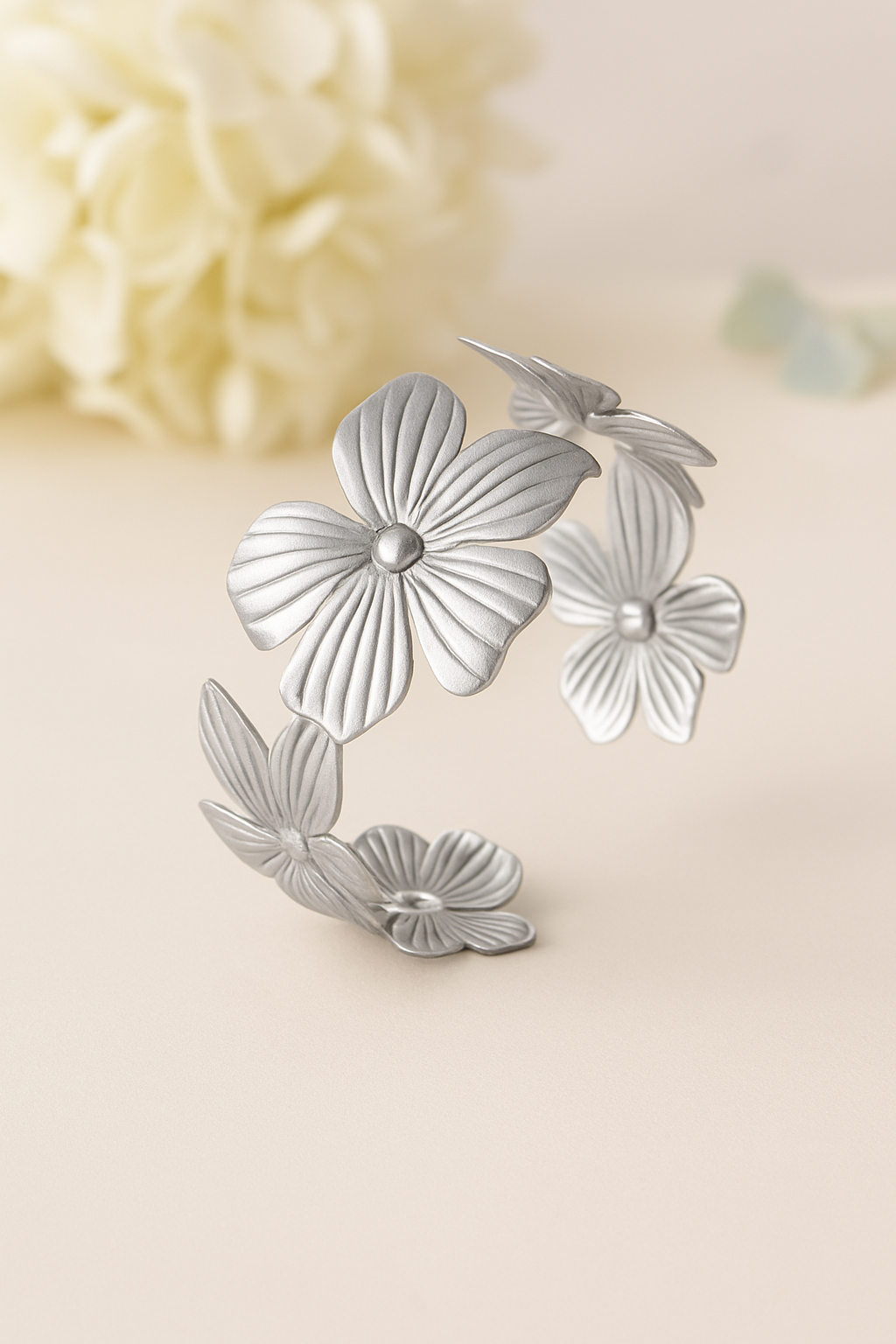 Elegant Five-Petal Flower Bracelet