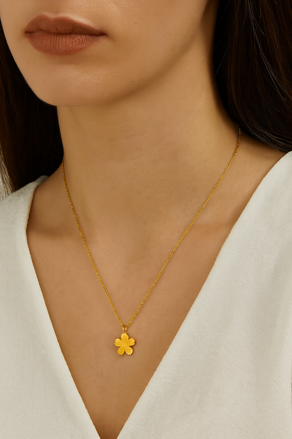Gold pendant petal necklace