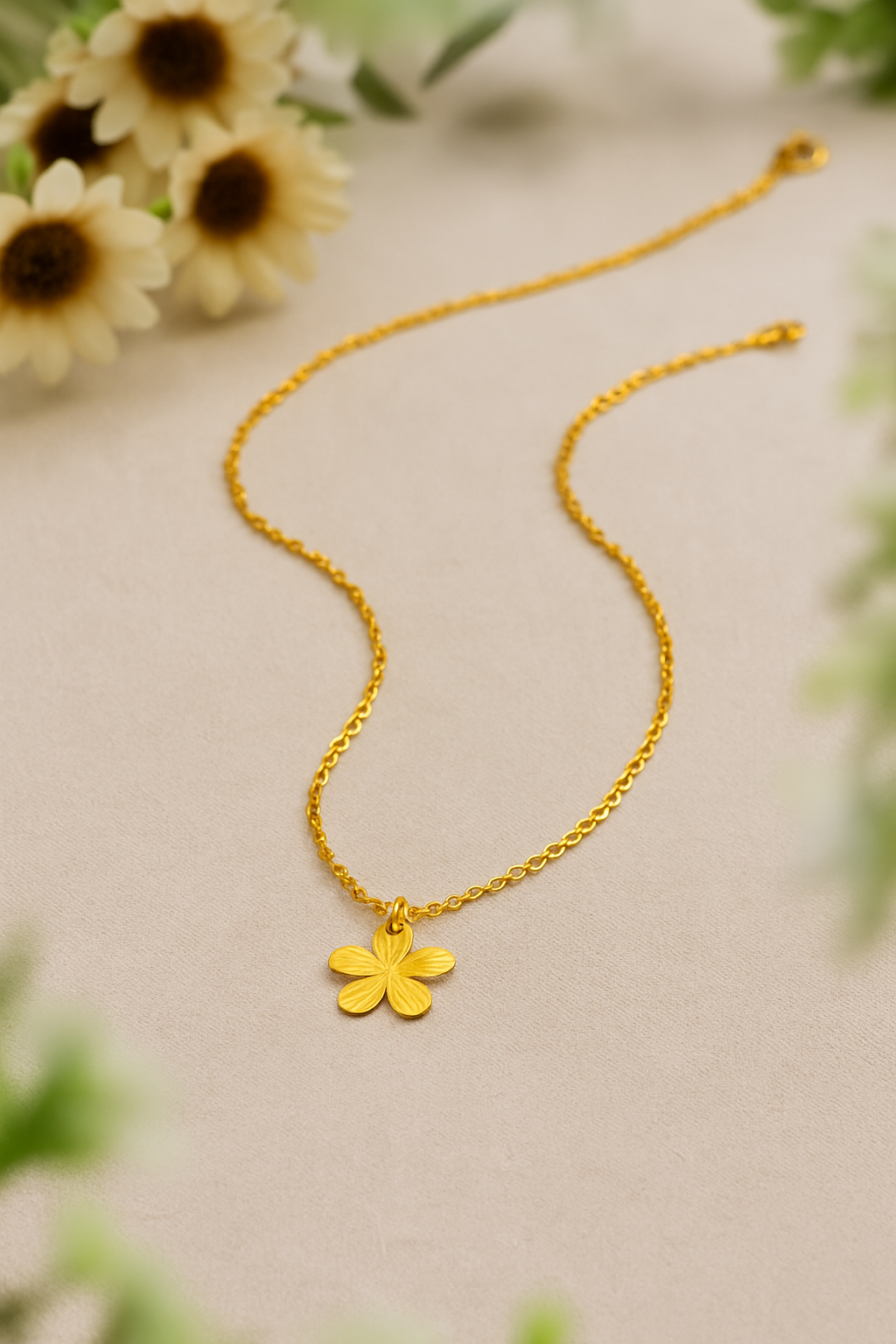 Gold pendant petal necklace