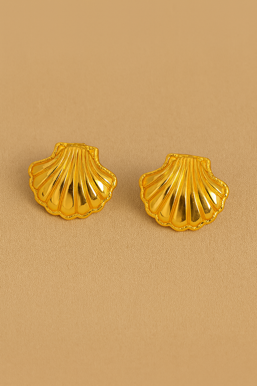 Shell-shaped earrings