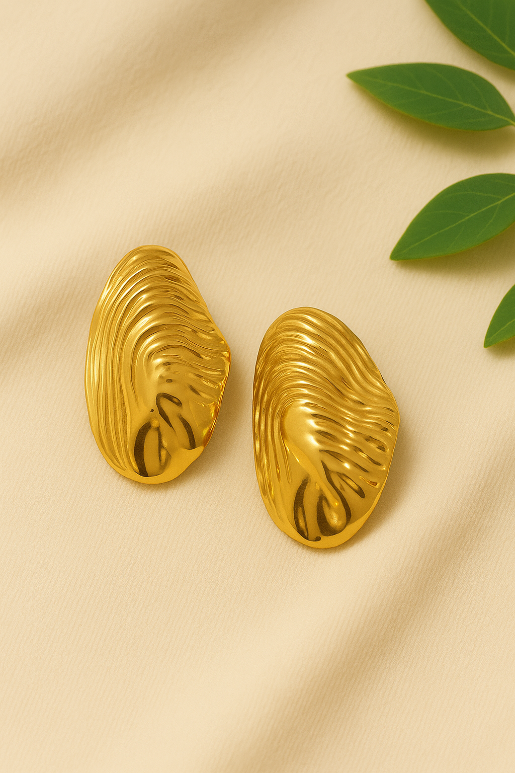 Modern style ear stud