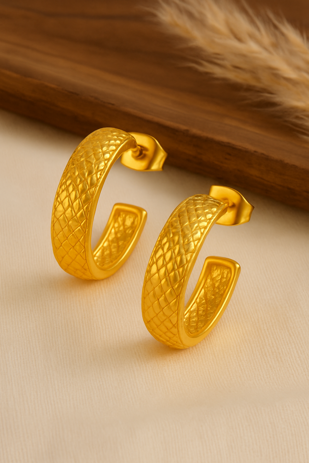 Serpentine chic earrings