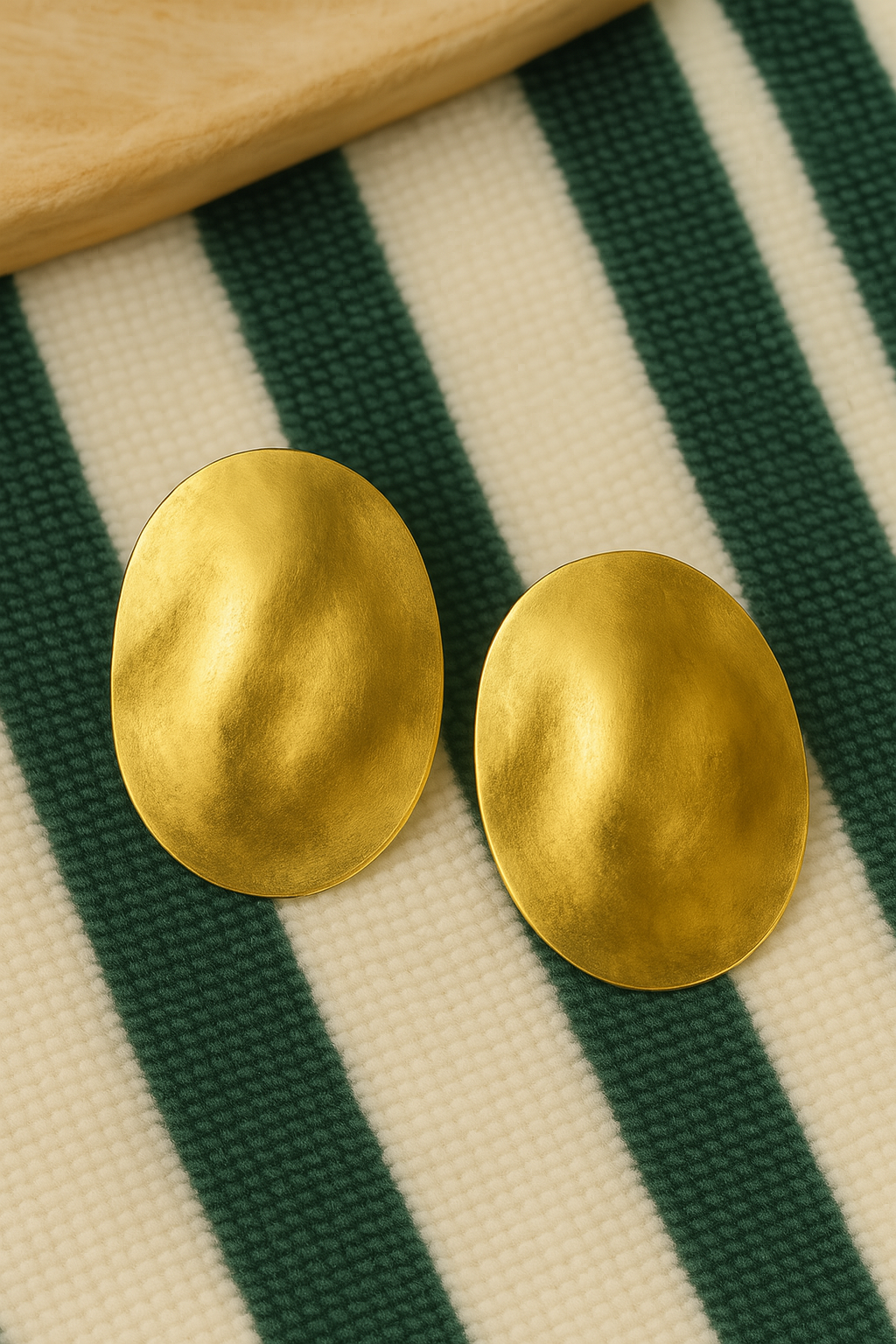 Oval earrings