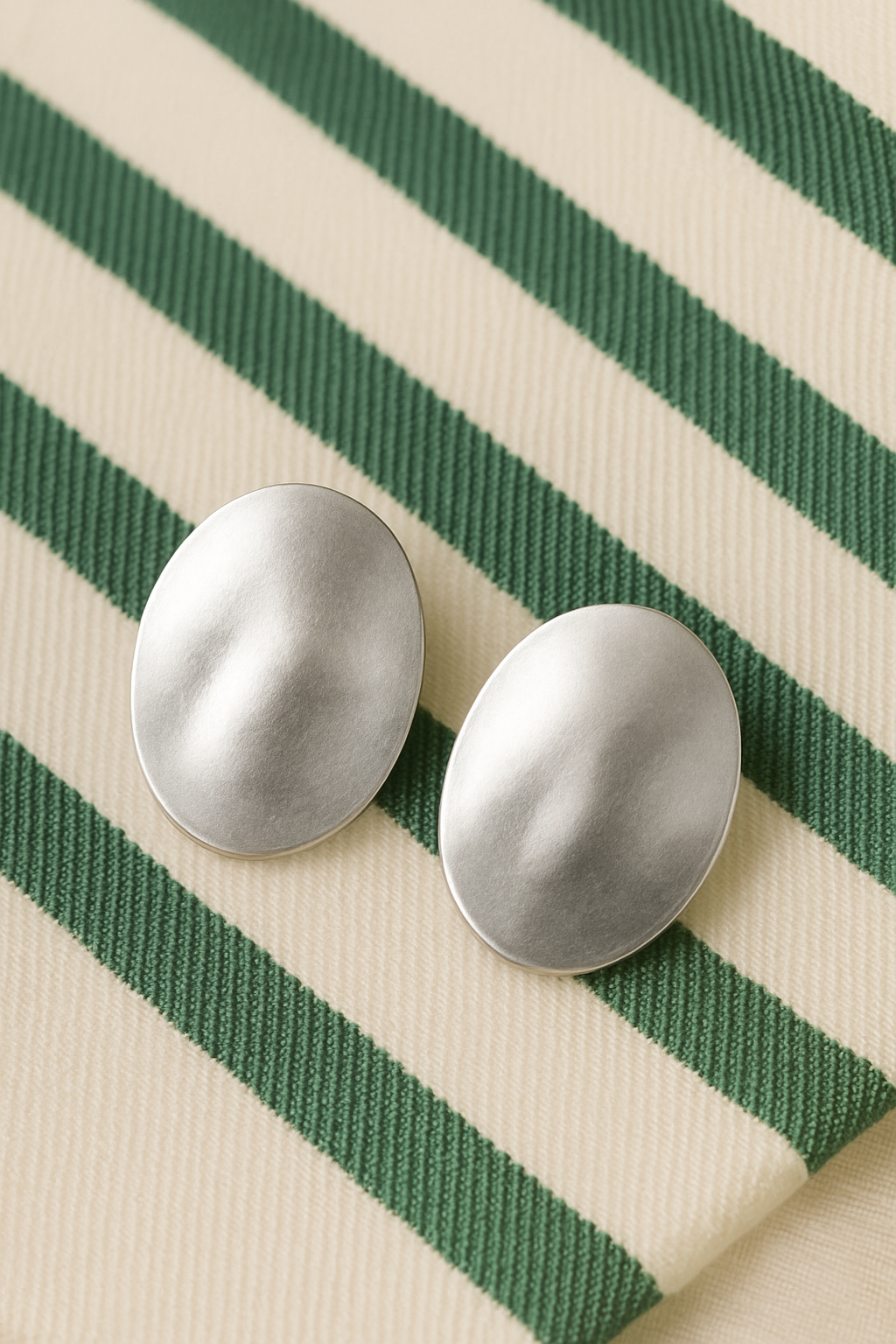 Oval earrings